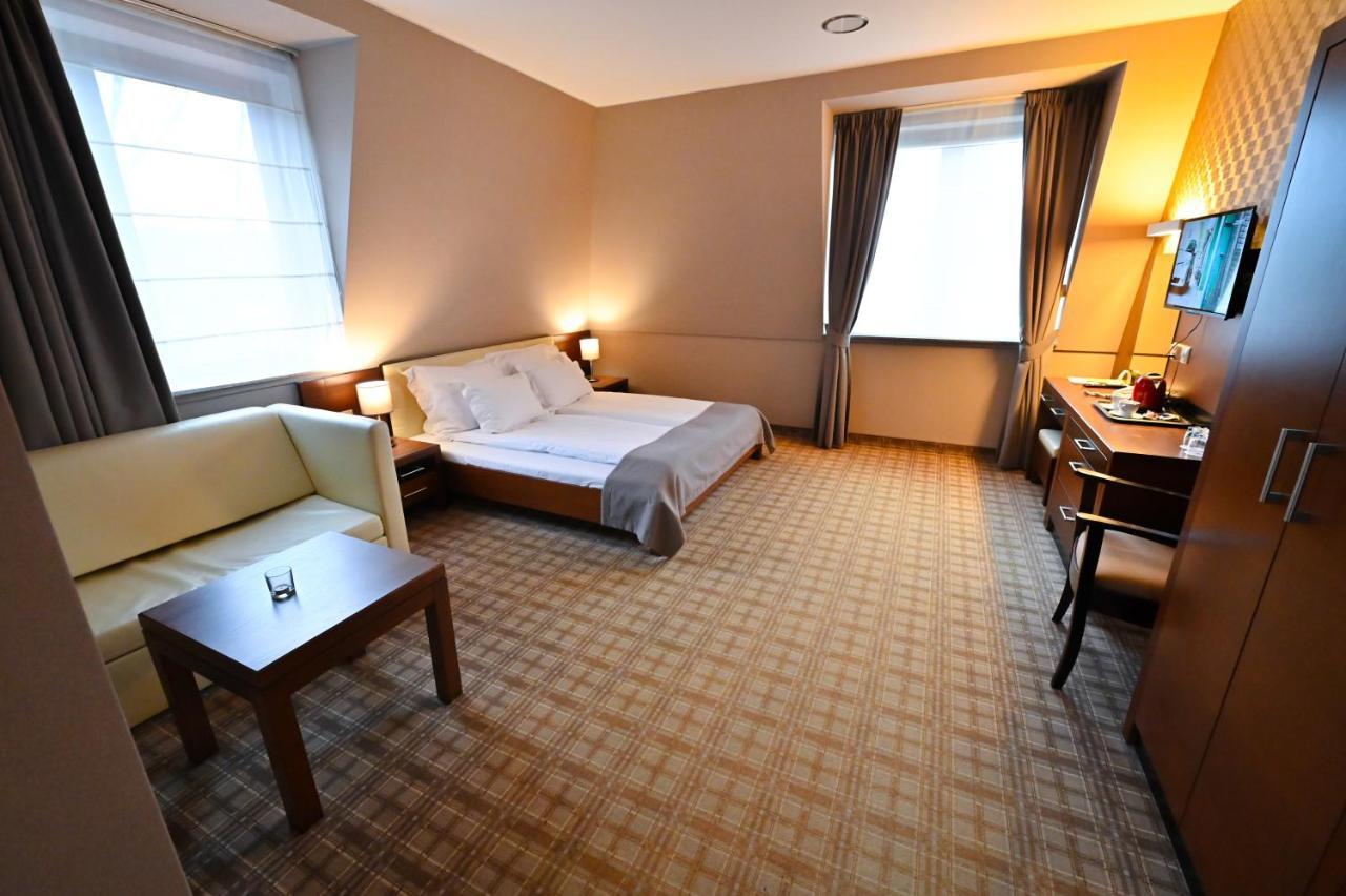 Hotel Rudnik Грудзёндз Экстерьер фото