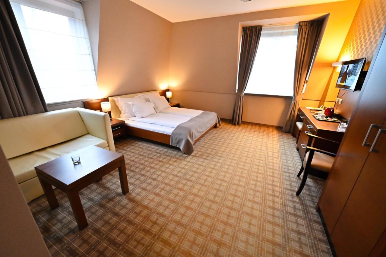 Hotel Rudnik Грудзёндз Экстерьер фото