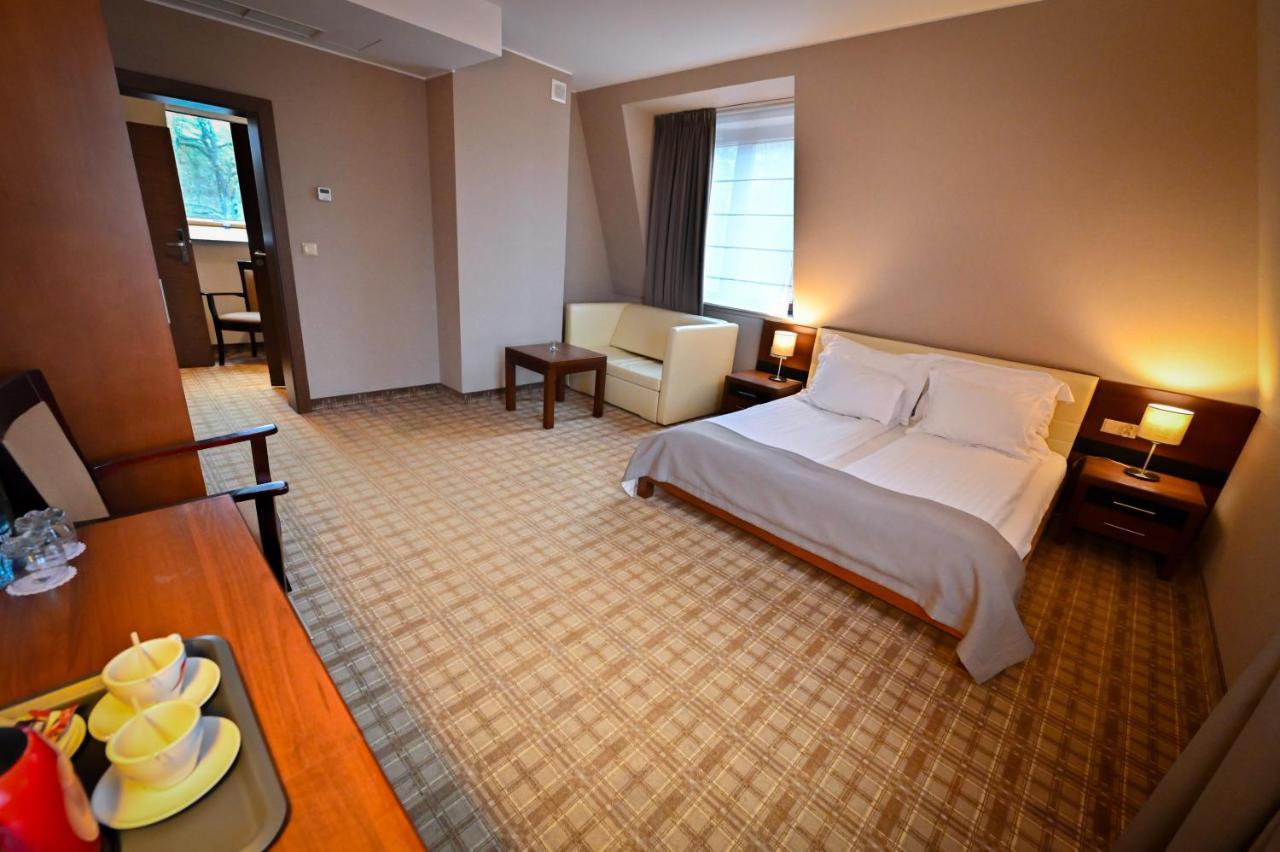 Hotel Rudnik Грудзёндз Экстерьер фото