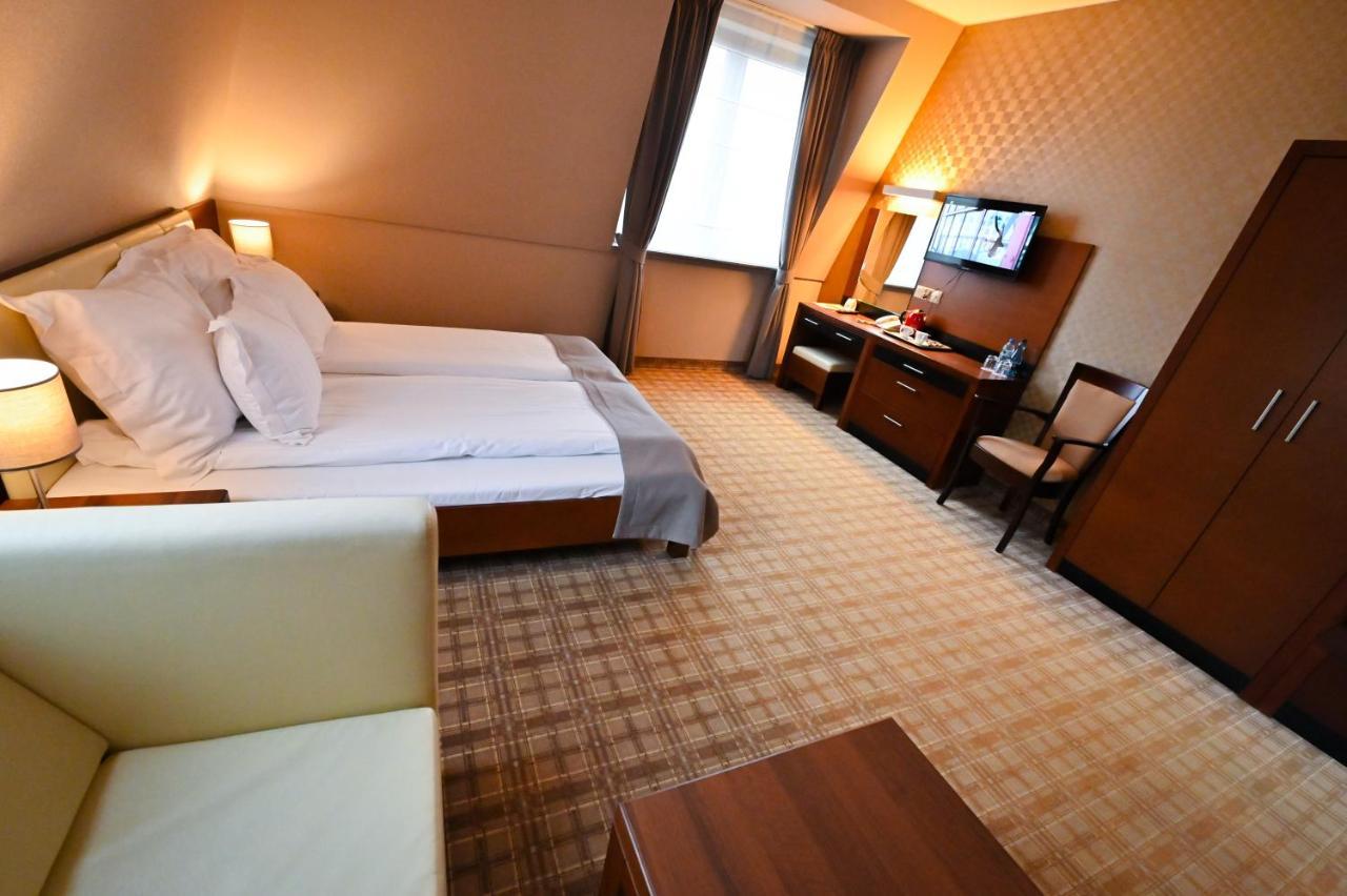 Hotel Rudnik Грудзёндз Экстерьер фото