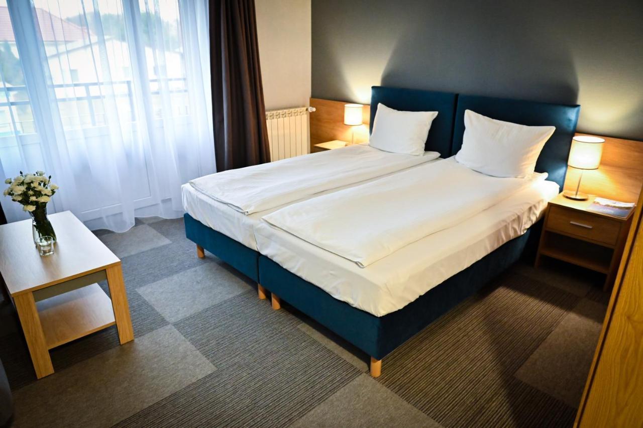 Hotel Rudnik Грудзёндз Экстерьер фото