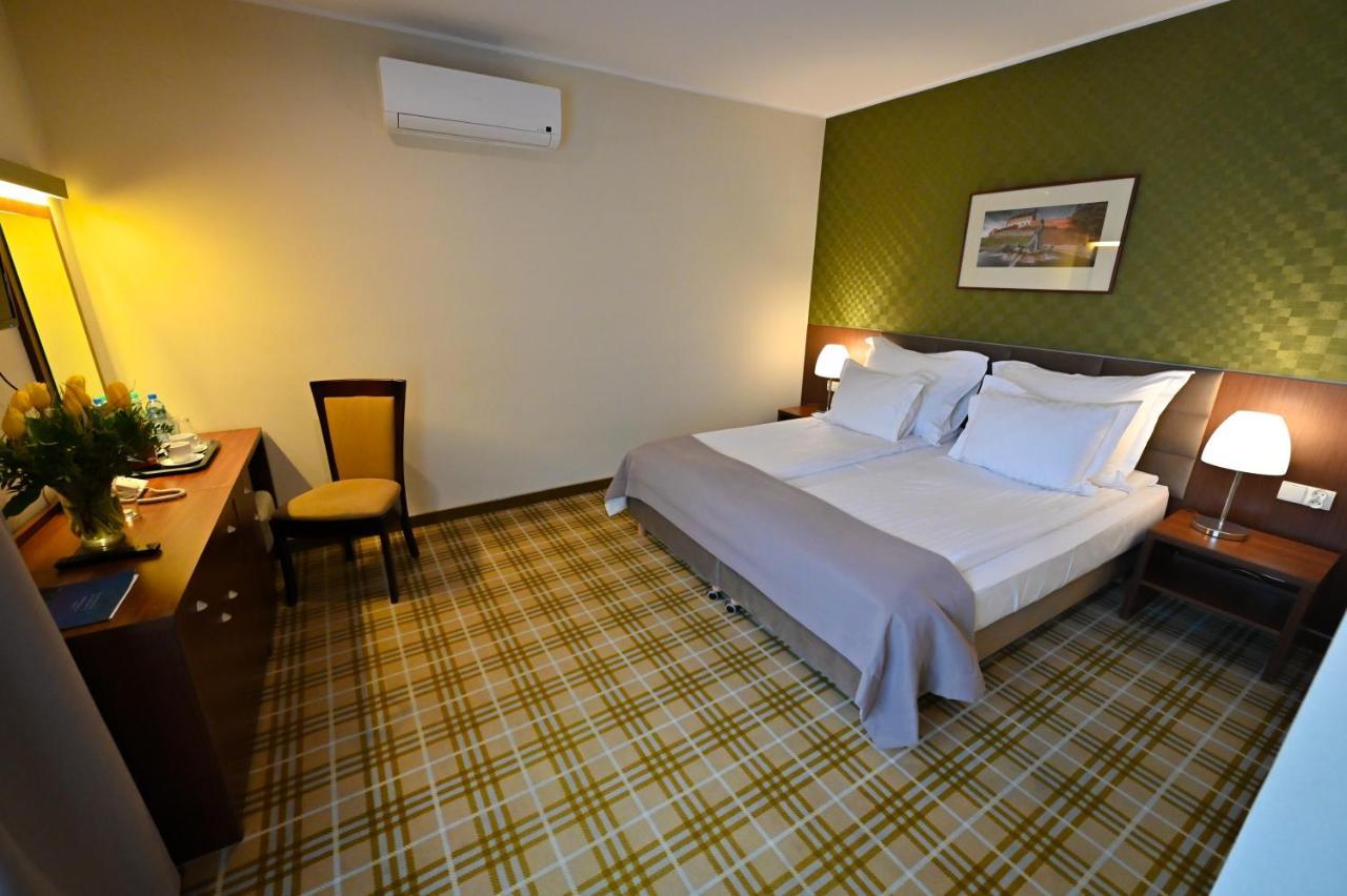 Hotel Rudnik Грудзёндз Экстерьер фото