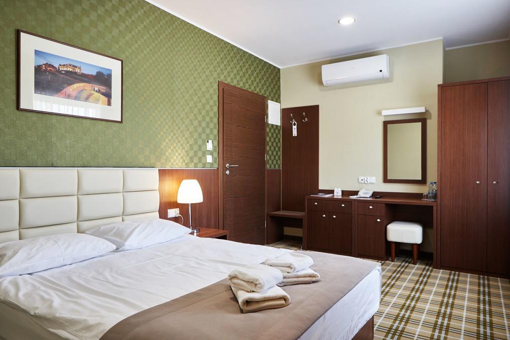 Hotel Rudnik Грудзёндз Экстерьер фото