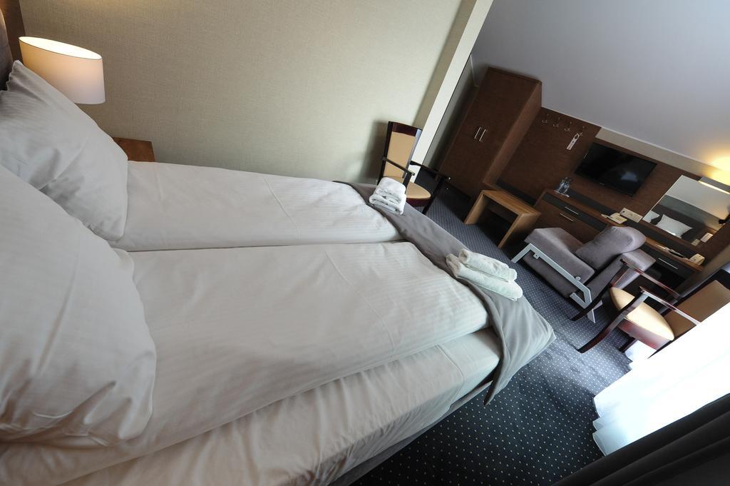 Hotel Rudnik Грудзёндз Экстерьер фото