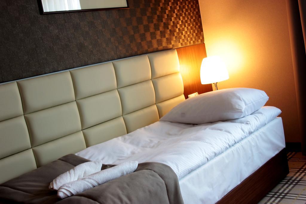 Hotel Rudnik Грудзёндз Экстерьер фото