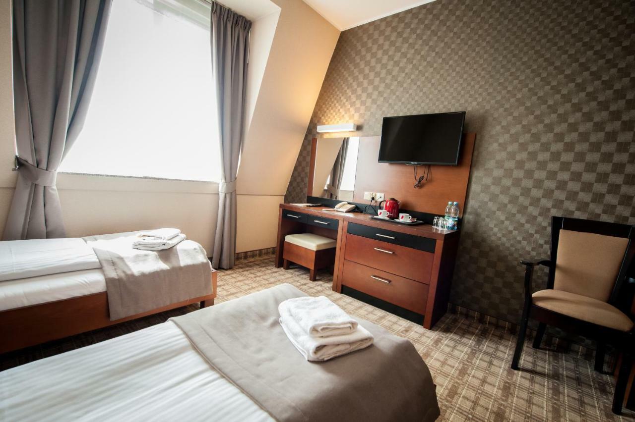 Hotel Rudnik Грудзёндз Экстерьер фото